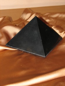 Пирамида полированная 4х4